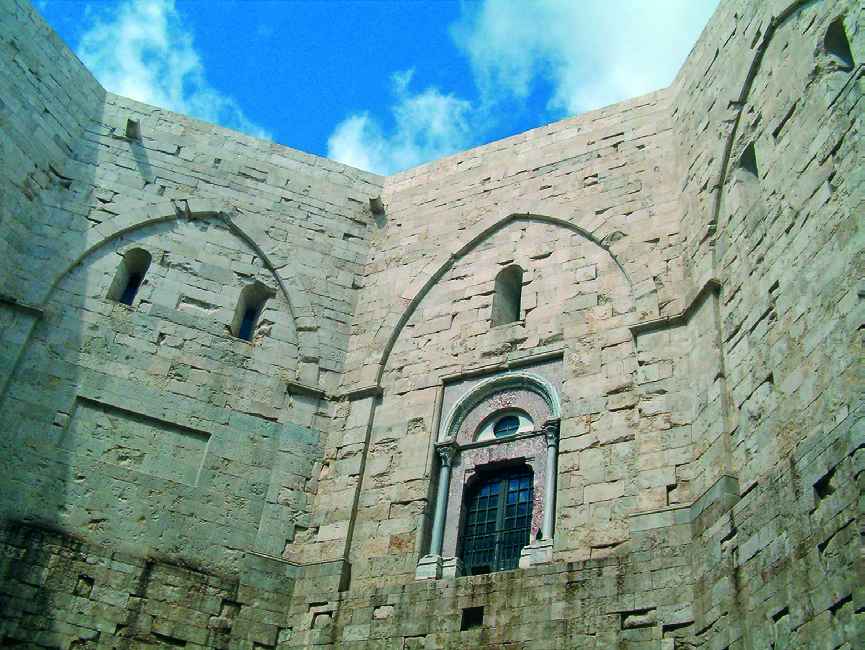 Castel del Monte · Cortile