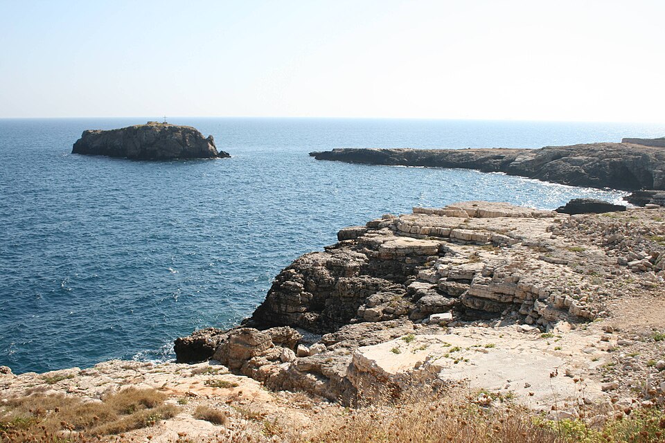 Scoglio dell’Eremita along the coast